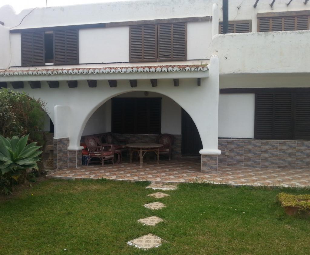 Villa - House for rent in M diq 2 000 DH